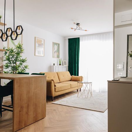 Tulip Apartment Oradea Ngoại thất bức ảnh