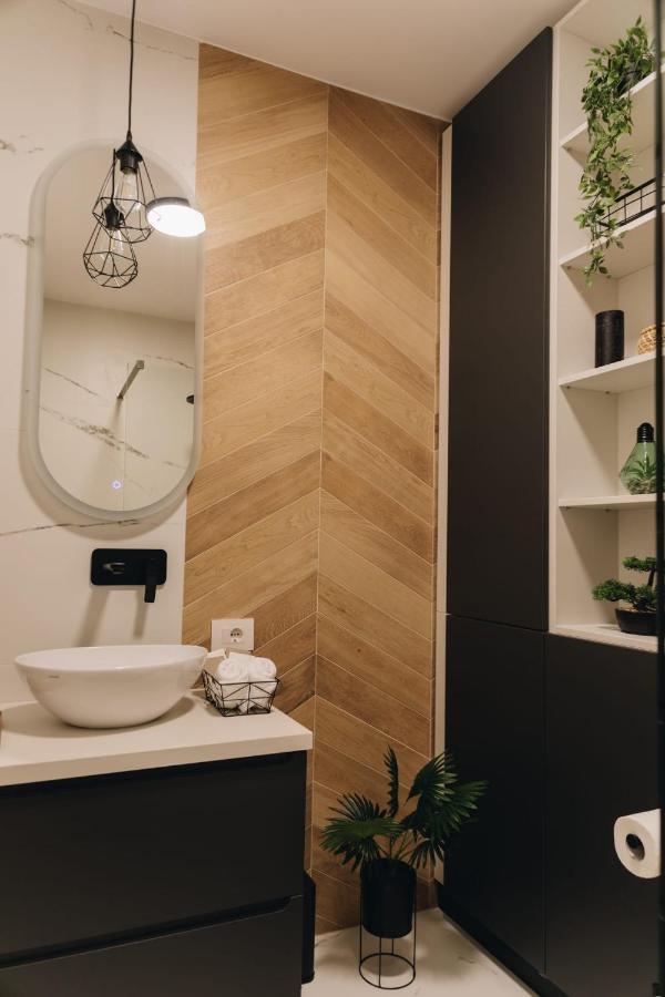 Tulip Apartment Oradea Ngoại thất bức ảnh