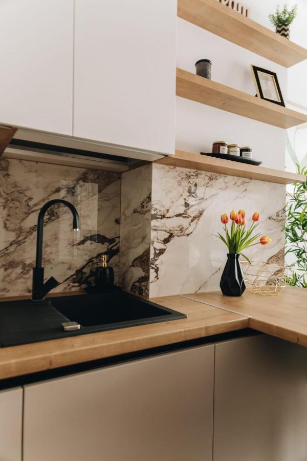 Tulip Apartment Oradea Ngoại thất bức ảnh
