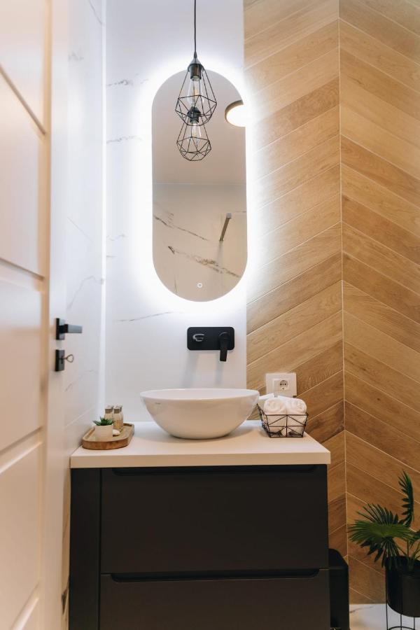 Tulip Apartment Oradea Ngoại thất bức ảnh