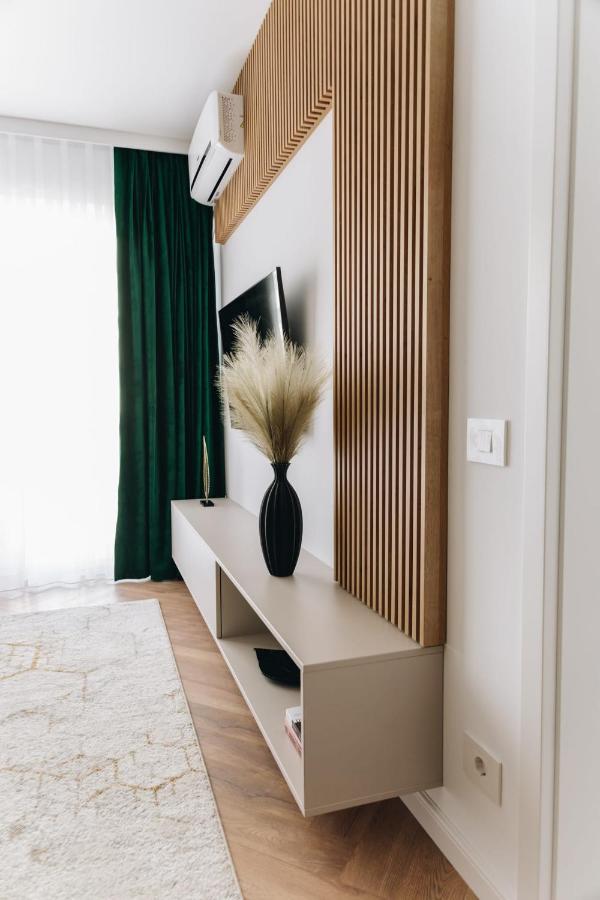 Tulip Apartment Oradea Ngoại thất bức ảnh